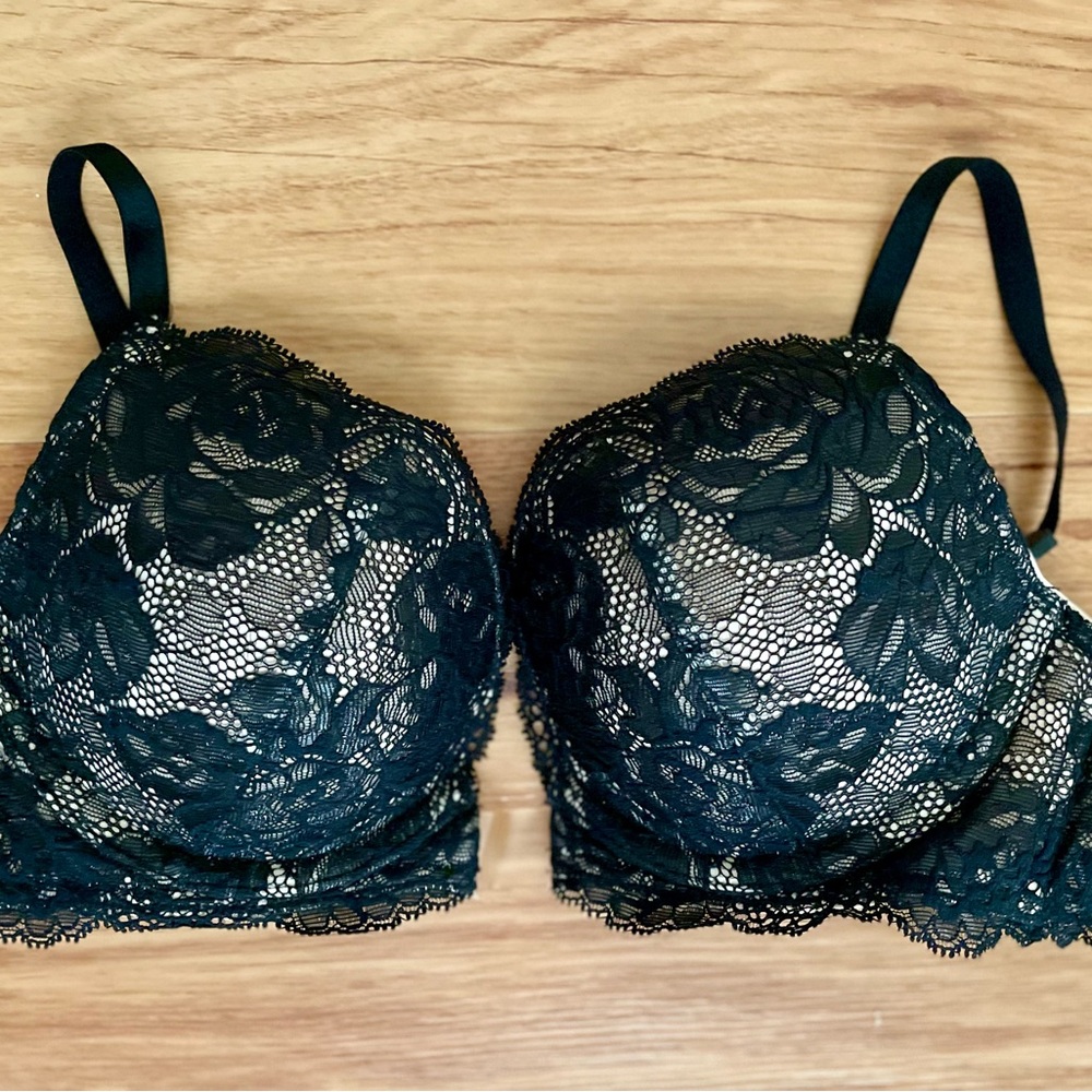 NWT Victoria’s Secret Very Sexy Plunge bra in black and ivory lace